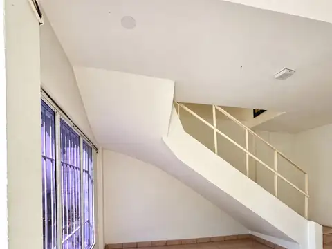 Oficina en Alquiler en Lomas del Mirador, $ 1.900.000