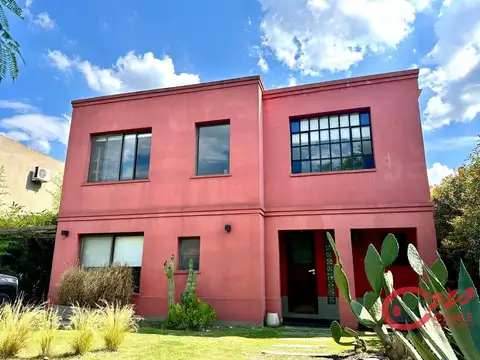 Casa en venta c/ cochera en El Atardecer