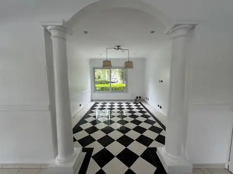 Casa en Venta con 6 cocheras