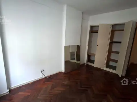 Depto 2 Amb Amplio C/ Balcón Sobre Av. Maipú.