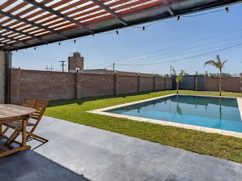 VENTA  PERMUTA - Casa 5 dormitorios, con pileta y quincho - Palo Alto, Pueblo Esther,