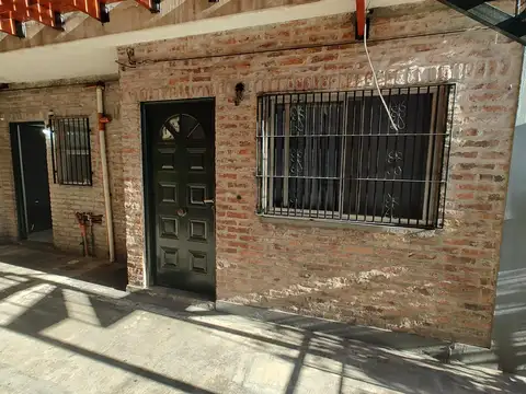 Depto Tipo Casa en Alquiler de 1 dormitorio