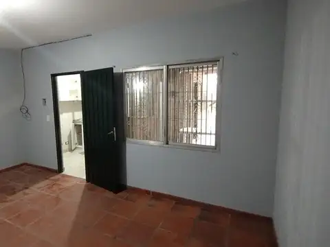 Depto Tipo Casa en Alquiler en Lomas de Zamora, $ 300.000