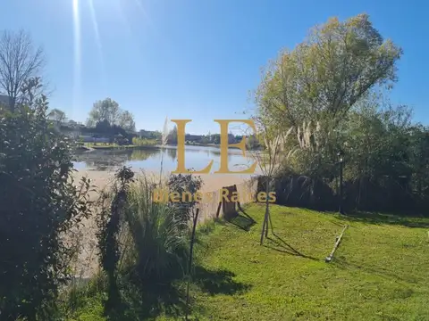 Casa en Alquiler con 2 cocheras