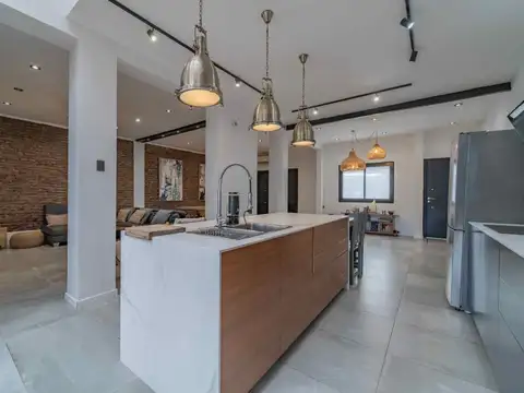 Casa 5 ambientes con 2 baños