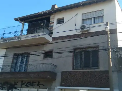 Venta en Block: 2 Locales+1 Depto 3 Amb.+1 Depto. 2Amb.+Cocheras