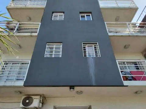 Dpto monoambiente amplio planta baja con patio, Ciudadela