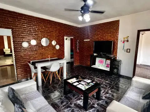 Venta Casa 3 amb. con cochera en Ituzaingo