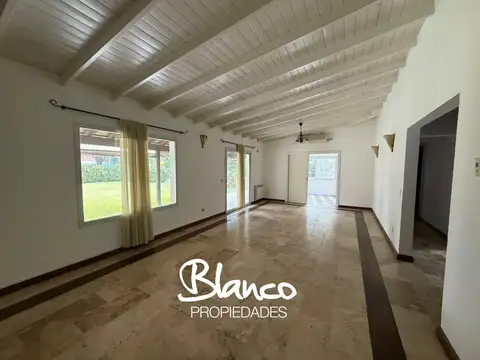Casa en Venta con 2 cocheras