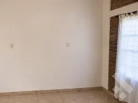 Casa en Alquiler con 3 cocheras