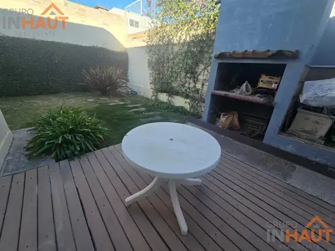Depto Tipo Casa 6 ambientes con 2 baños