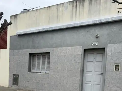 Casa al frente 2 amb. sin expensas  excelente ubicación