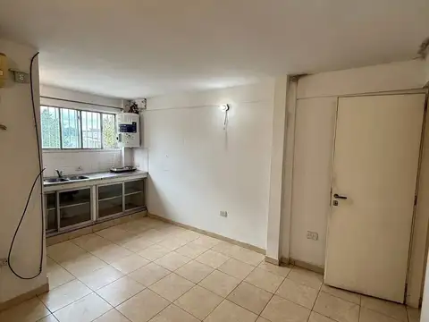 MONOAMBIENTE EN SEGUNDO PISO POR ESCALERA