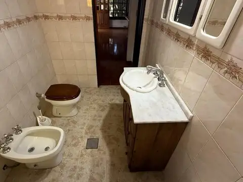 Casa en Venta con 3 cocheras