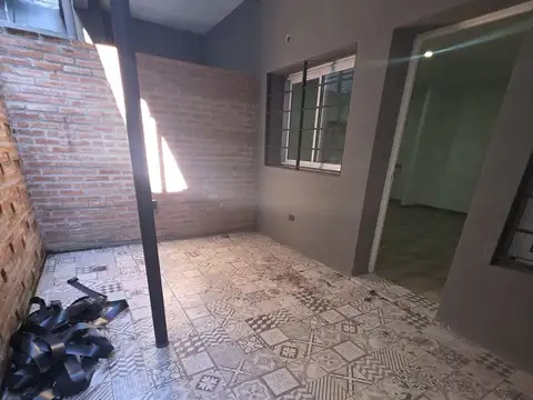 Depto Tipo Casa en Alquiler en Valentin Alsina, $ 450.000