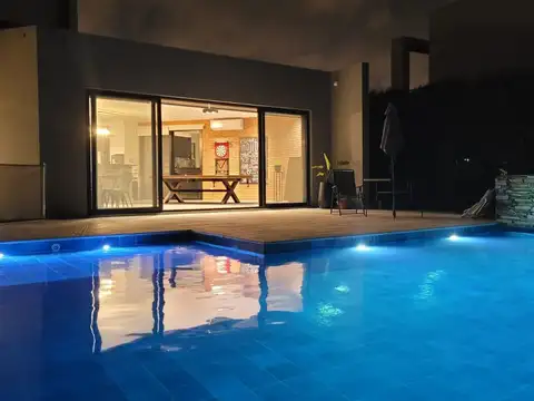 Casa 6 ambientes con 3 baños