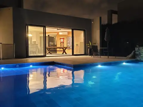 Casa 6 ambientes con 3 baños