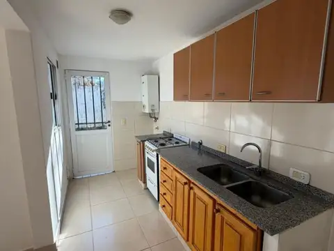 Departamento 6 ambientes con 2 baños