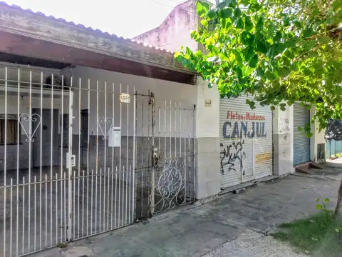 Casa en venta con terreno libre