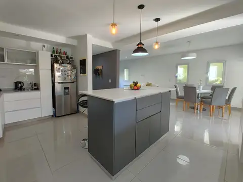 Casa en Venta con 7 cocheras