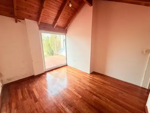 Casa en Alquiler con 1 cochera