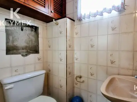Casa 8 ambientes con 3 baños