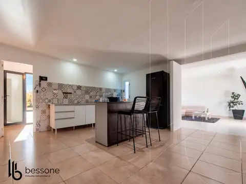Casa en Venta con 3 cocheras