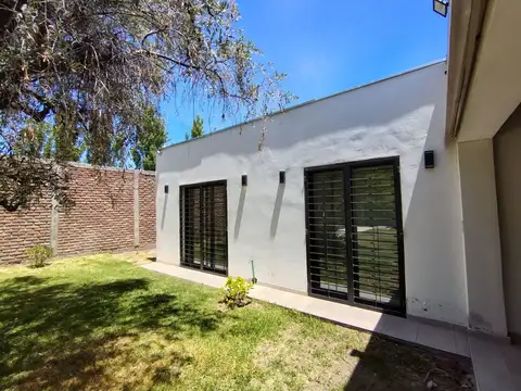 Casa en Venta con 4 cocheras