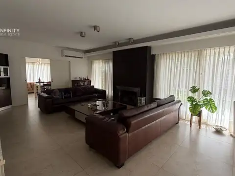 Exclusiva residencia en Punta Chica, amplitud, distinción y privacidad
