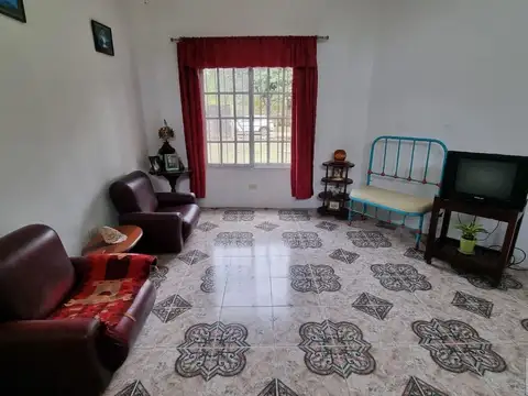 Casa 6 ambientes con 2 baños