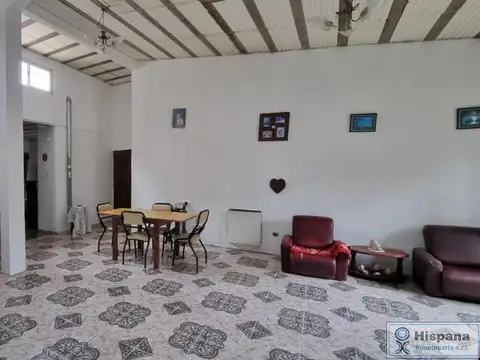 Casa 6 ambientes con 2 baños