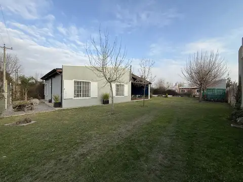Casa de 3 amb. Con pileta sobre lote de 600m2 a la venta en Cañuelas