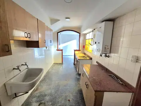 Casa 4 ambientes con 1 baño