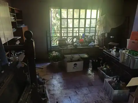VILLA DEVOTO. PASAJE ECHEVARRIA AL 5500. HERMOSA CASA 4 AMB A REFACCIONAR LOTE 8.66 X 18
