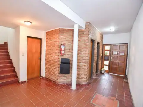 Casa 7 ambientes con 2 baños