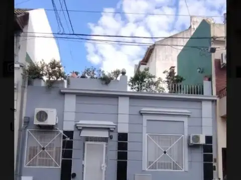 EXCELENTE CASA EN LOTE PROPIO 3 AMBIENTES CON TERRAZA | APTO CREDITO | LUMINOSA | LINIERS
