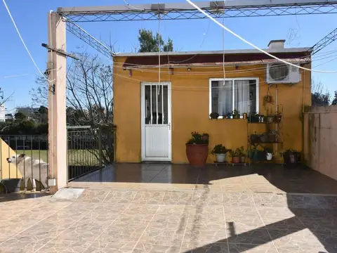 Casa en Alquiler con 1 cochera