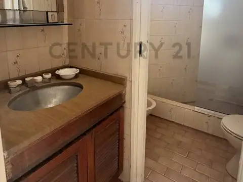 Casa en Alquiler con 1 cochera