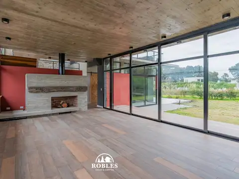 Casa 5 ambientes con 4 baños