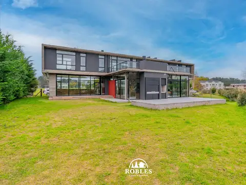 Casa estilo moderno en el barrio privado Arenas del Sur