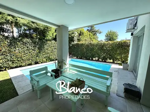 Casa 4 ambientes con 2 baños