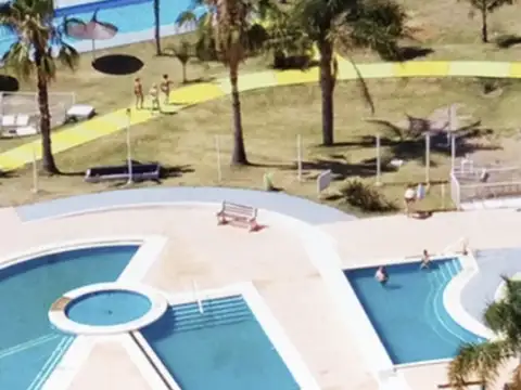 VENTA CASA CABAÑA  Complejo Termal María Grande, Parana, Entre Ríos.  Hermosa Casa dentro Complejo Barrio TERMAS MARÍA GRANDE  !   Se Vende, Facilidades cuotas Permutas Casa dentro del barrio Termal María Grande con múltiples piscinas termales Casa