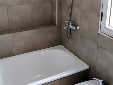 venta departamento 2 ambientes al frente con balcón en Wilde