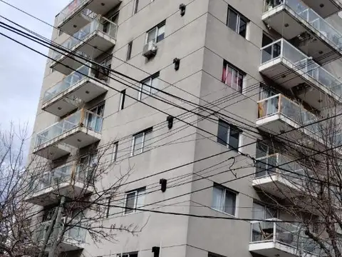 venta departamento 2 ambientes al frente con balcón en Wilde