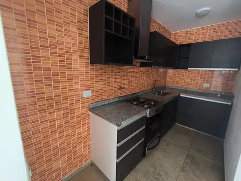 Departamento en Alquiler en Bernal, $ 650.000