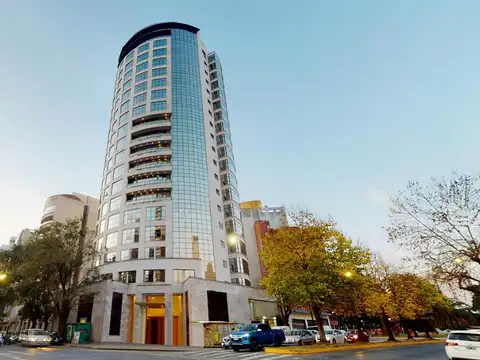 Piso de categoria en venta en La Plata - Plaza Paso