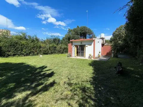 Casa 9 ambientes con 2 baños
