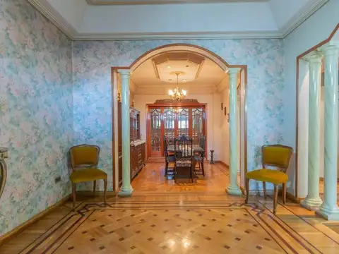 Casa en Venta con 4 cocheras