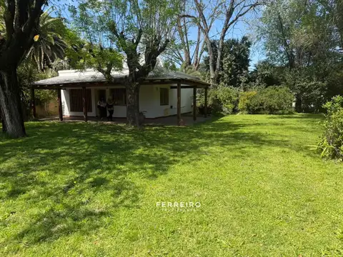 VENTA DE CASA EN UNA PLANTA CON JARDÍN EN TORTUGUITAS