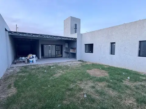 Casa 3 ambientes con 2 baños